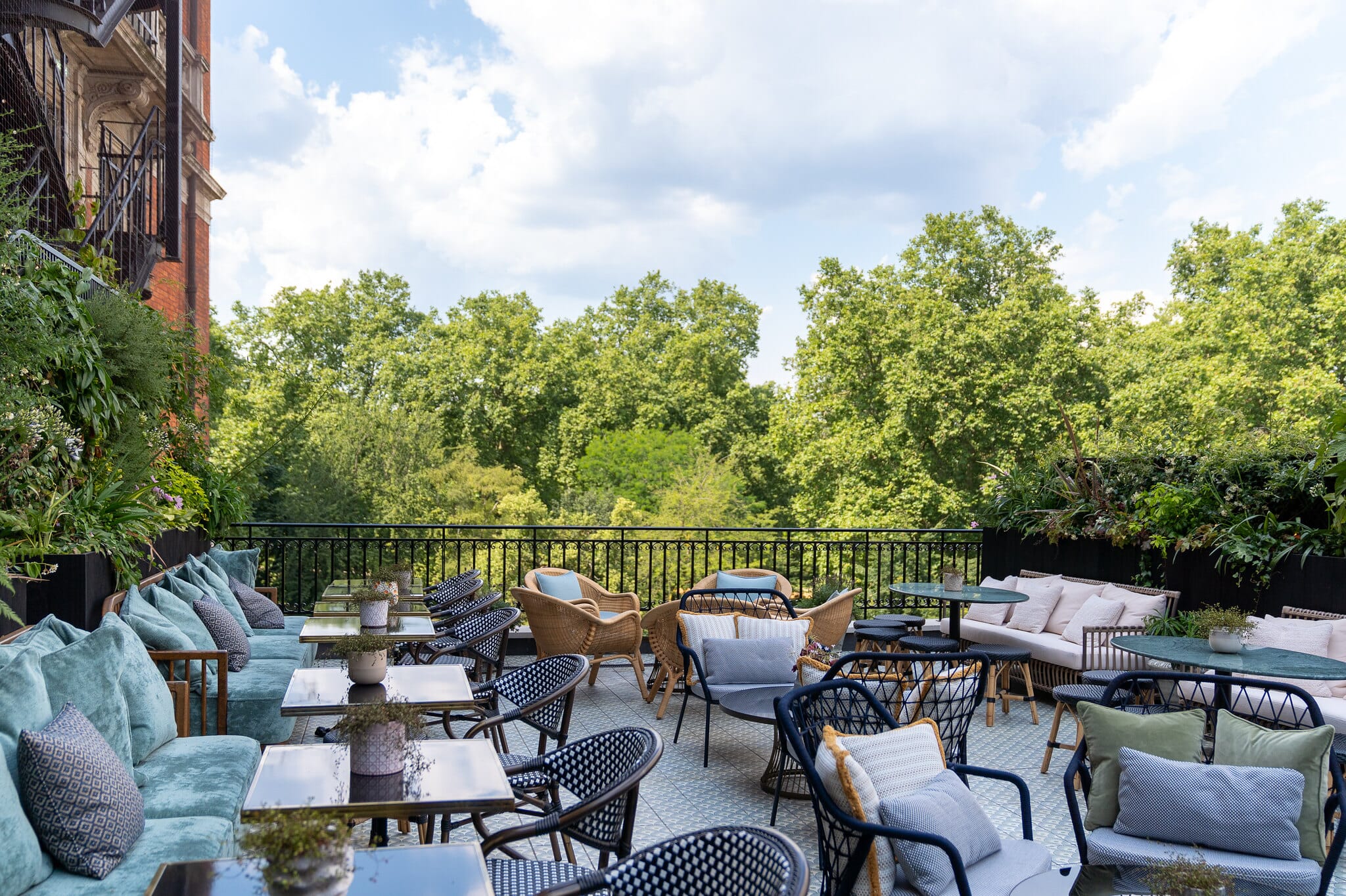 Pavilion-club-exclusive-party-venue-London-terrace.jpg?w=1024&h=683&scale